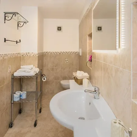 Center Luxury 2 Apartament *