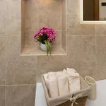 Center Luxury 2 *